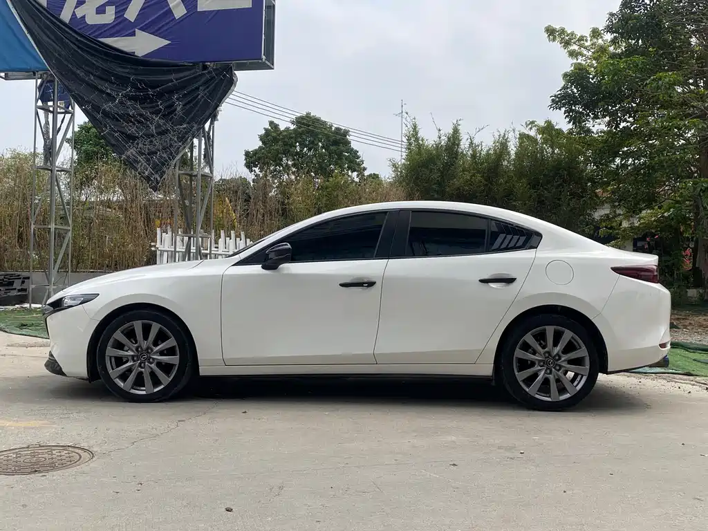 Mazda3 Angkesela 2021 2.0L Automatic Premium Edition купить на сайте DeffCars