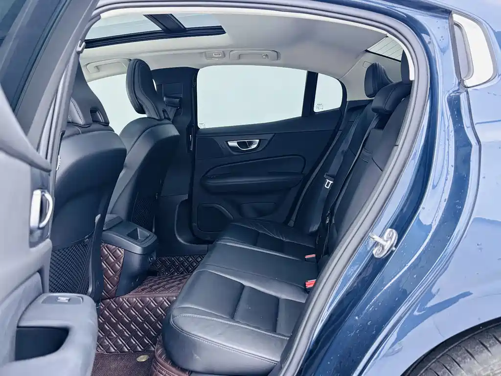 Volvo S60 2023 B4 Zhiyuan Luxury Edition купить на сайте DeffCars