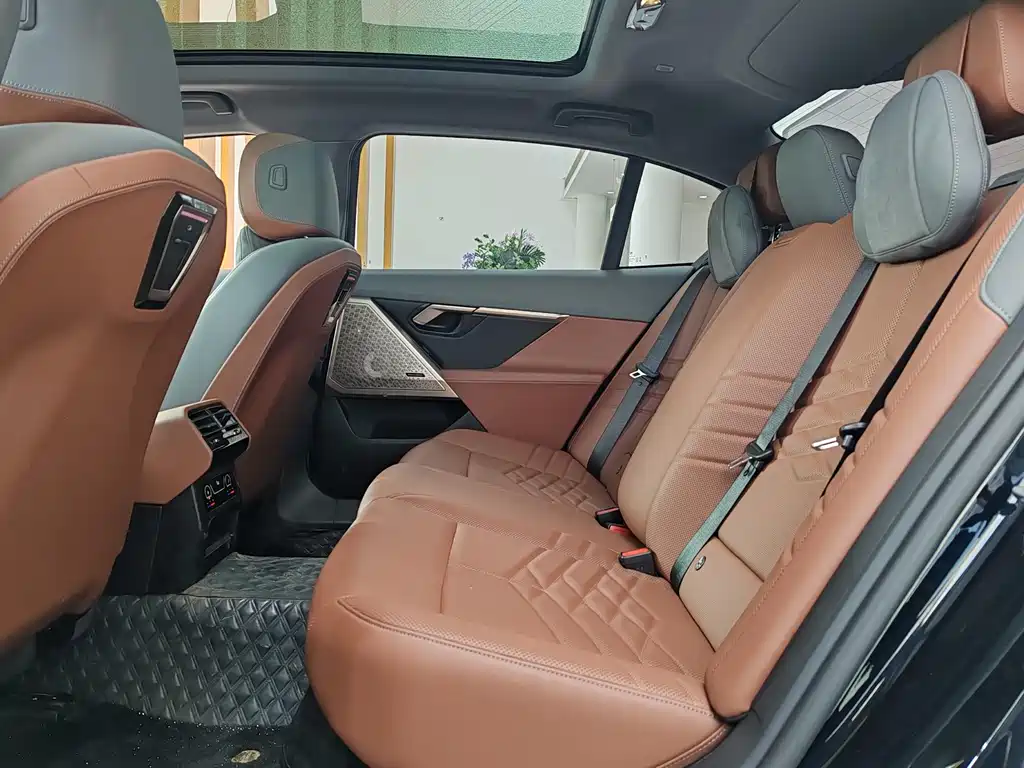 BMW 5 Series 2024 530Li Exclusive M Sports Package купить на сайте DeffCars