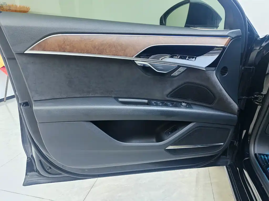 Audi A8 2018 A8L 55 TFSI quattro launch version exclusive model купить на сайте DeffCars