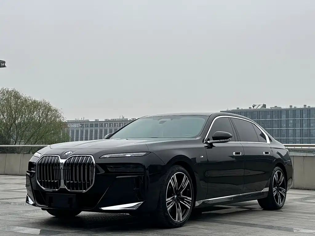 BMW 7 Series 2023 facelift 740Li exclusive M sports package купить на сайте DeffCars