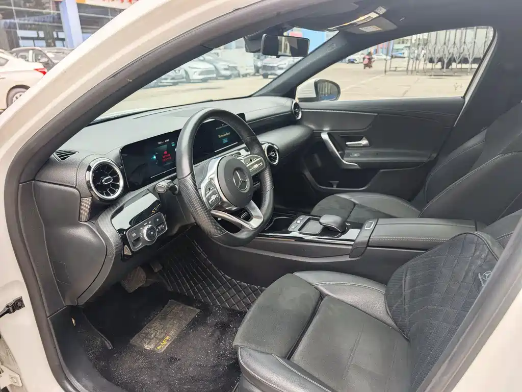 Mercedes-Benz A-Class 2019 A 180 L Sports Sedan купить на сайте DeffCars