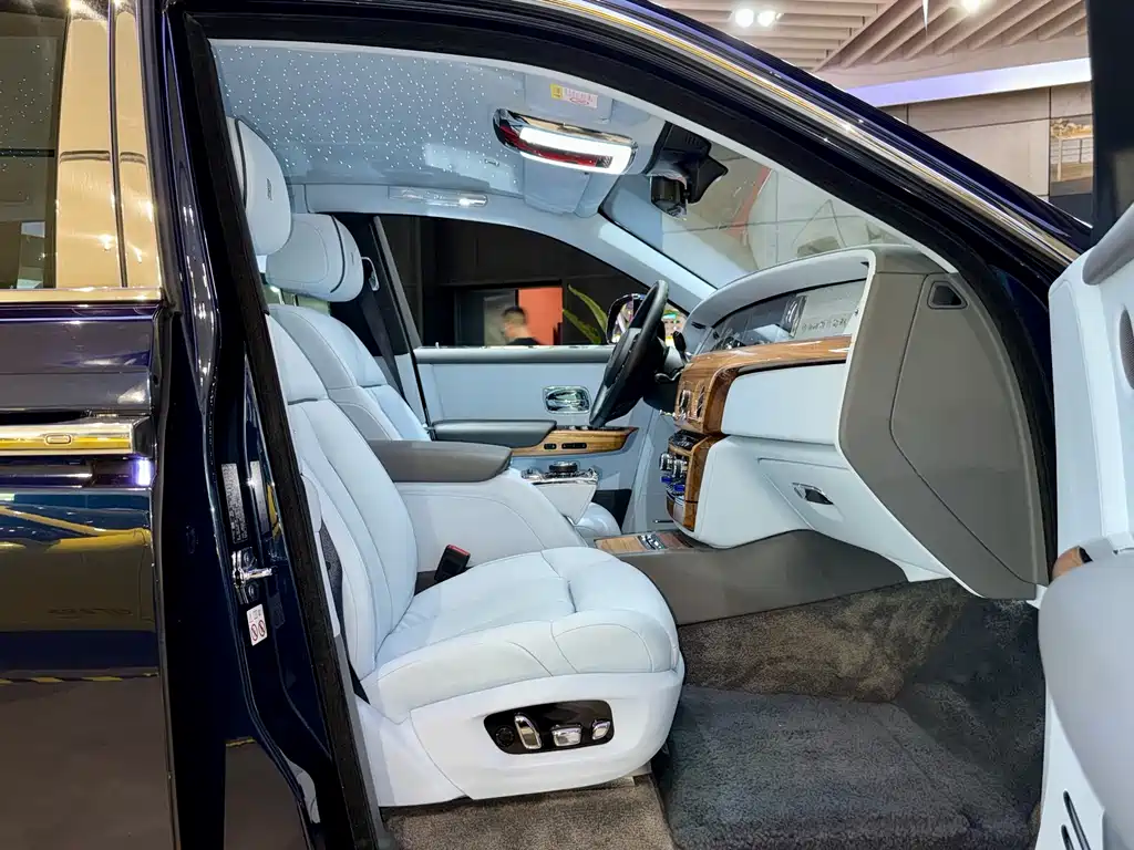 Phantom 2018 6.7T long wheelbase version купить на сайте DeffCars