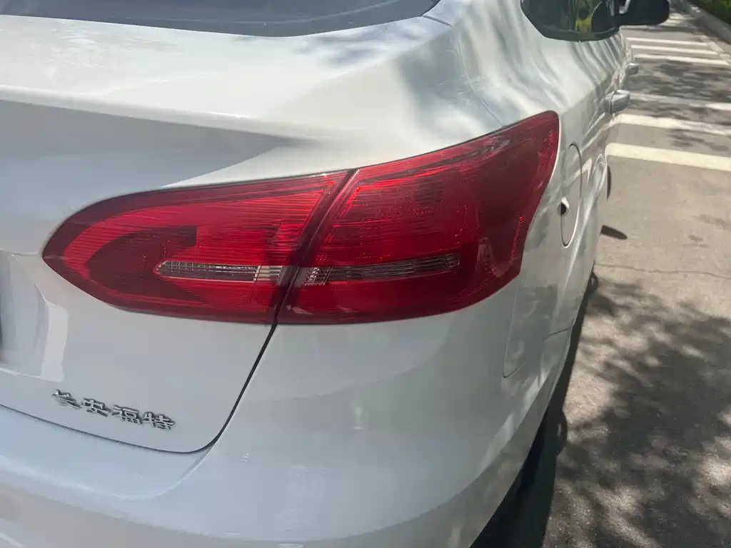 Focus 2017 Sedan 1.6L Automatic Comfort Smart Mobility Edition купить на сайте DeffCars