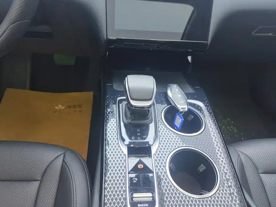 Hongqi HS3 2023 1.5T two-wheel drive good version купить на сайте DeffCars
