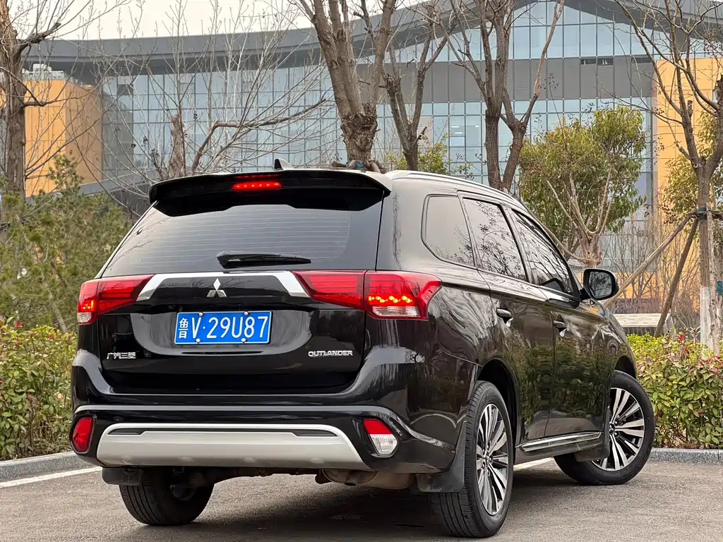 Outlander 2021 2.0L 2WD Smooth Edition 5 seats купить на сайте DeffCars