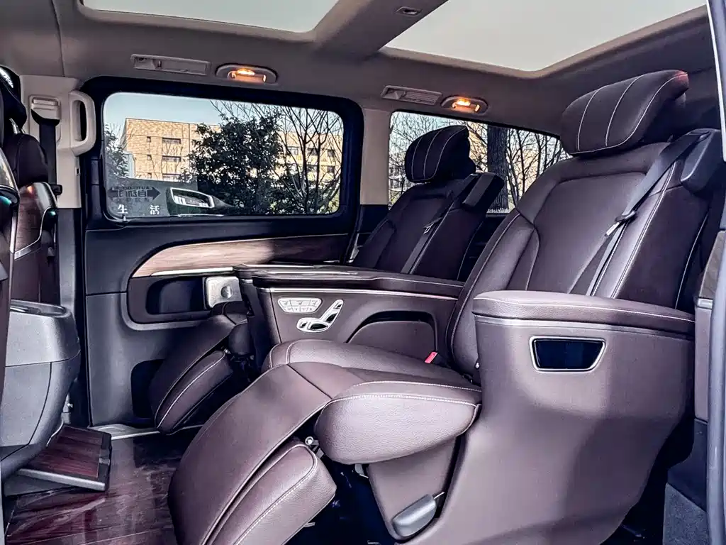 Mercedes-Benz V-Class 2022 V 260 L Long Wheelbase Premium Edition купить на сайте DeffCars