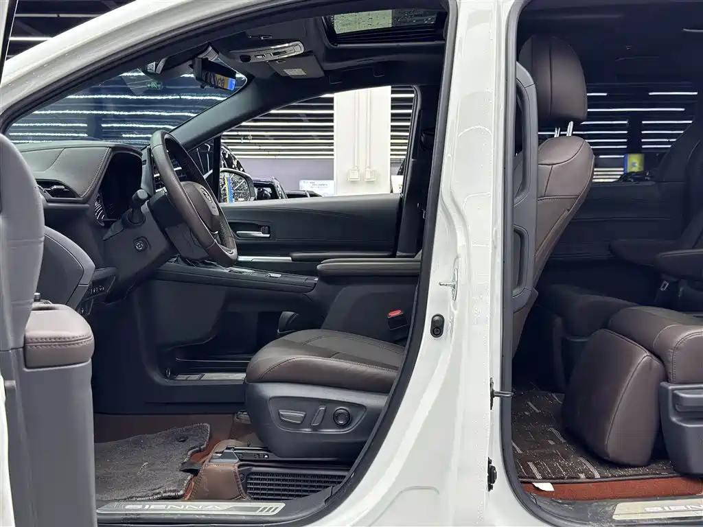 SIENNA 2023 2.5L Hybrid Platinum Edition купить на сайте DeffCars