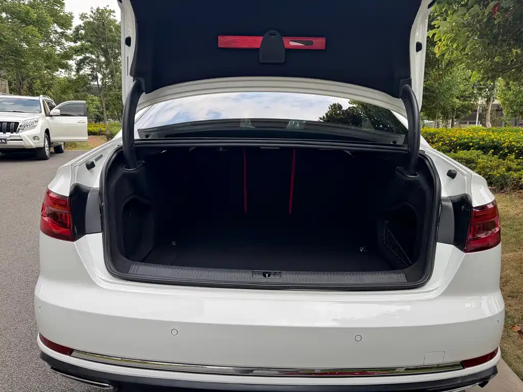 Audi A4L 2019 40 TFSI Enterprising National V купить на сайте DeffCars