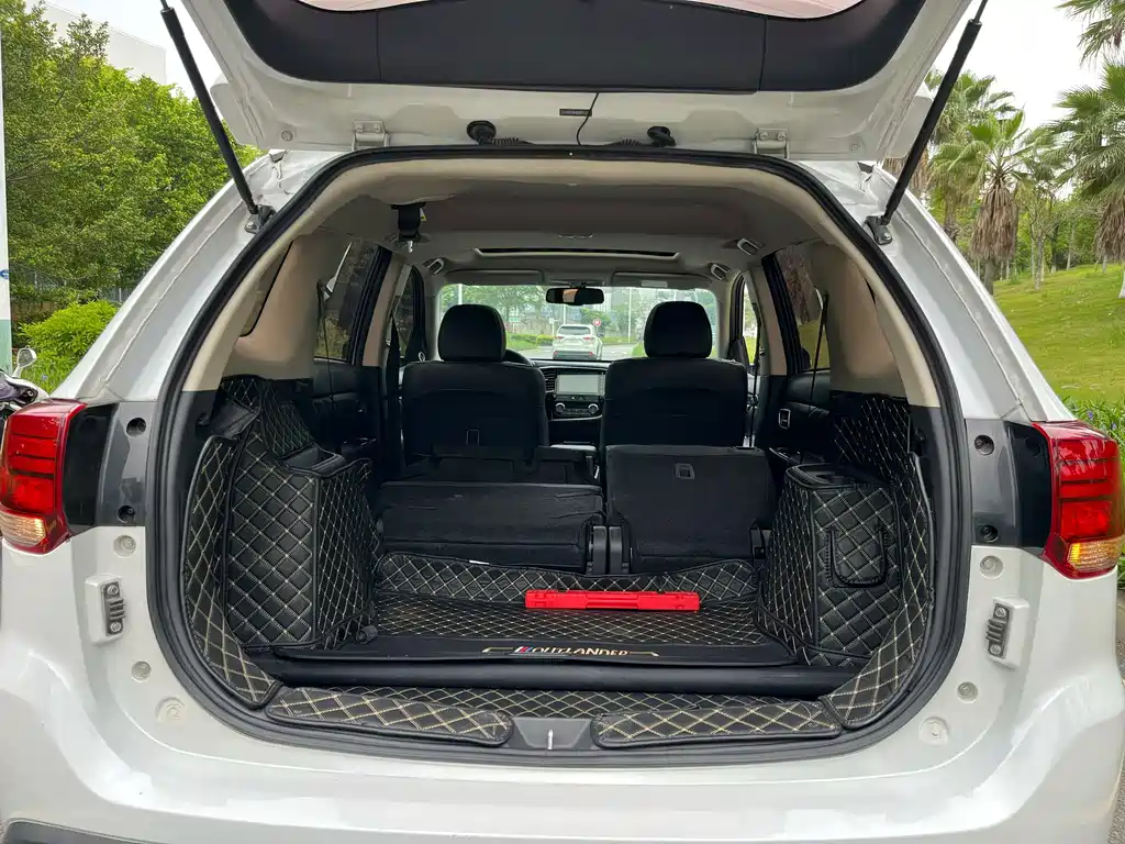 Outlander 2019 2.0L 2WD Enjoy Edition, 5 seats, National VI купить на сайте DeffCars