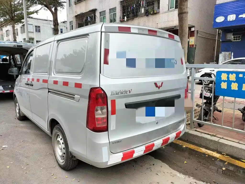 Wuling Rongguang V 2018 1.5L standard model купить на сайте DeffCars