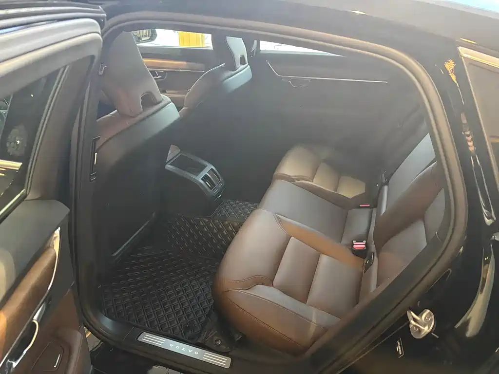 Volvo S90 2025 B5 Zhiyi Luxury Edition купить на сайте DeffCars