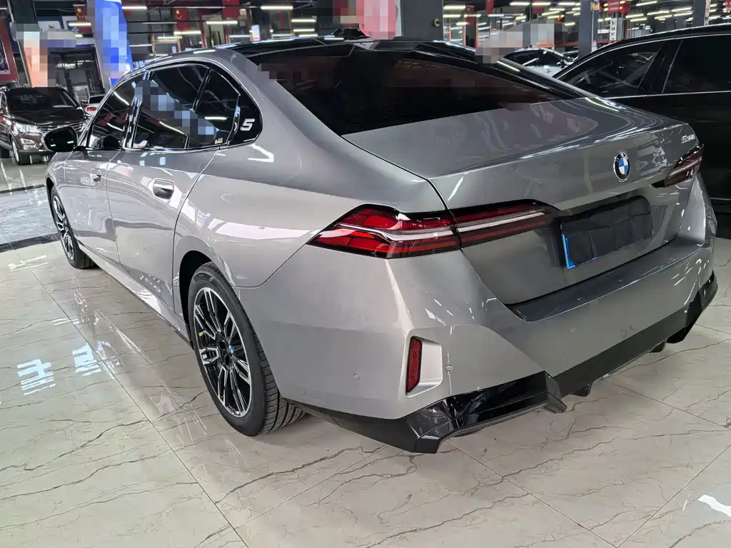 BMW 5 Series 2025 530Li Leading M Sports Package купить на сайте DeffCars