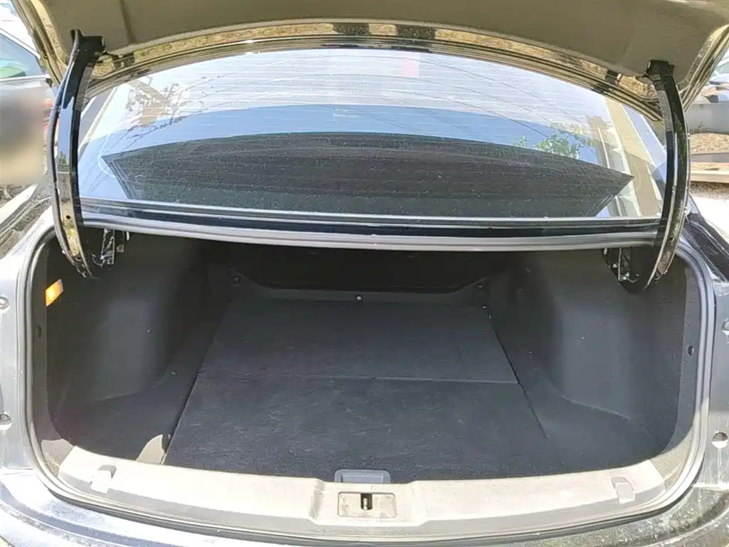 Hongqi E-QM5 2023 facelift basic travel version купить на сайте DeffCars