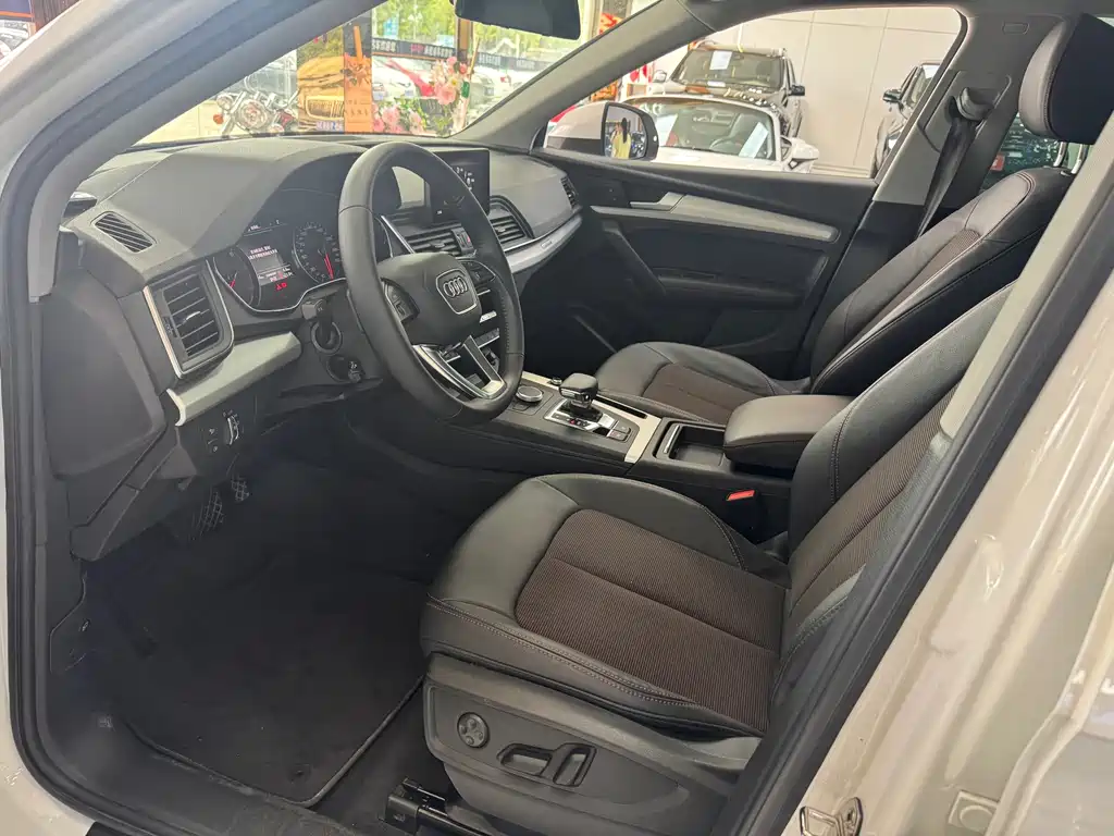 Audi Q5L 2020 40 TFSI enjoys fashionable style купить на сайте DeffCars