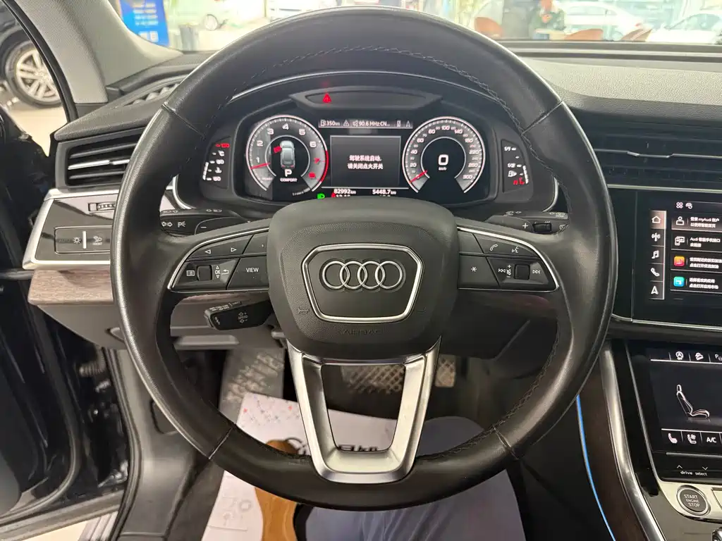 Audi Q7 2021 55 TFSI quattro S line sports version купить на сайте DeffCars