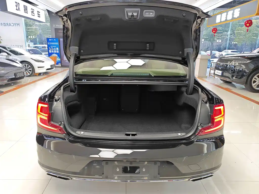 Volvo S90 Plug-in Hybrid 2019 T8 E-Drive Hybrid Honor Edition 3 Seats National VI купить на сайте DeffCars