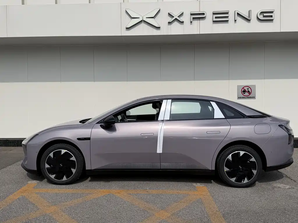 Xpeng MONA M03 2025 model 600 long battery life Max купить на сайте DeffCars