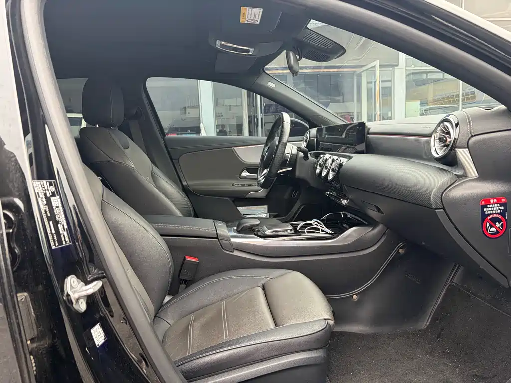 Mercedes-Benz A-Class AMG 2022 AMG A 35 L 4MATIC купить на сайте DeffCars