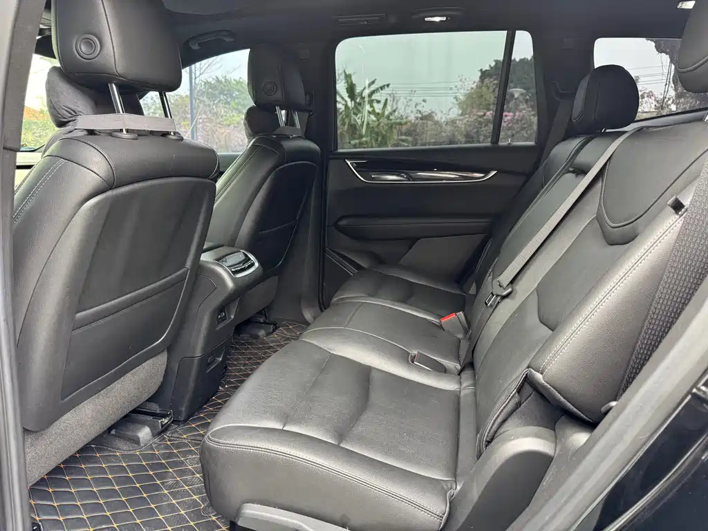 Cadillac XT6 2022 2.0T seven-seat two-wheel drive luxury model купить на сайте DeffCars