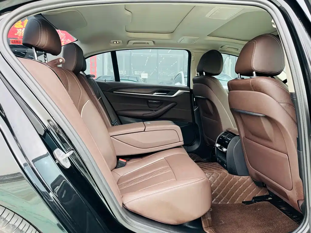 BMW 5 Series New Energy 2021 535Le Luxury Package купить на сайте DeffCars