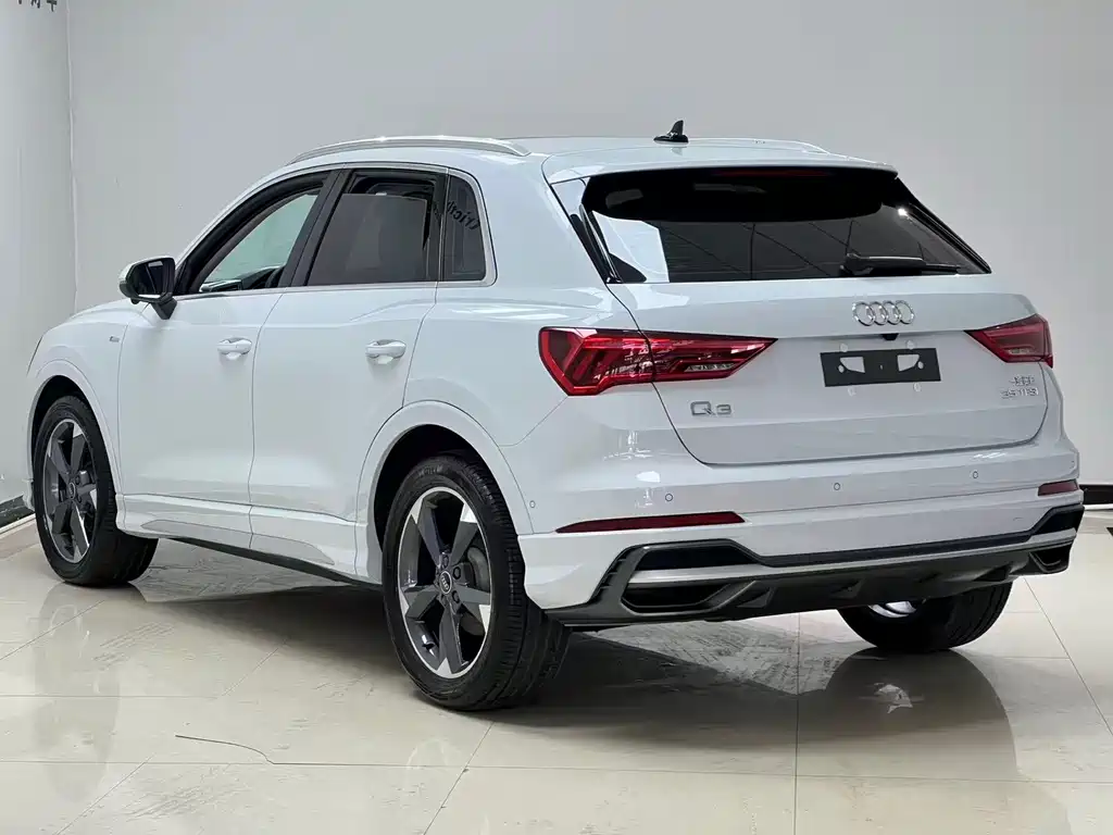 Audi Q3 2022 35 TFSI Fashionable and Dynamic купить на сайте DeffCars