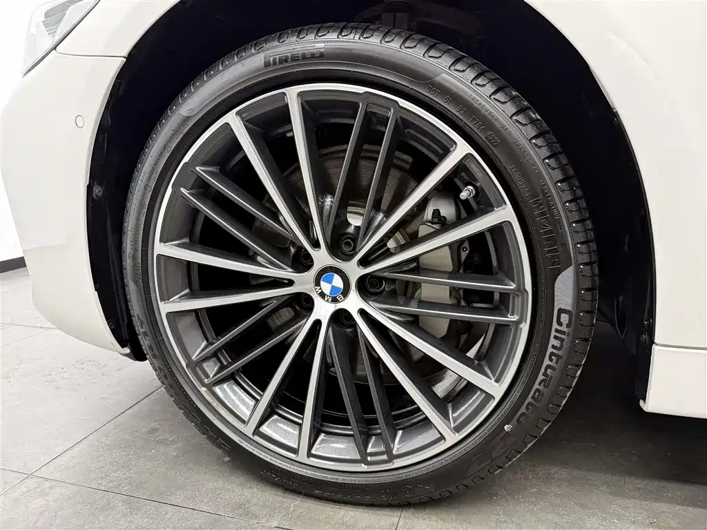 BMW 5 Series 2023 530Li Leading M Sports Package купить на сайте DeffCars