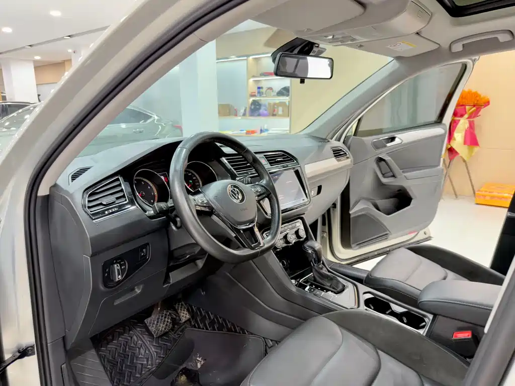 Tiguan L 2020 330TSI automatic two-wheel drive panoramic comfort version National VI купить на сайте DeffCars