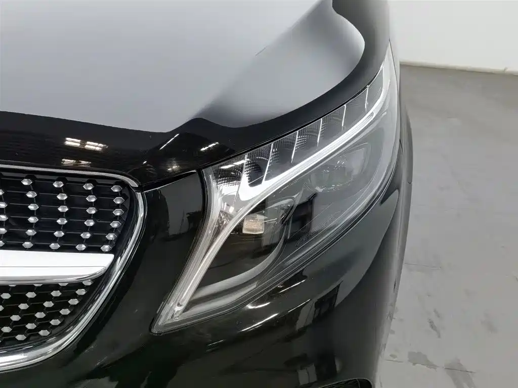Mercedes-Benz V-Class 2022 V 260 L Long Wheelbase Luxury Edition купить на сайте DeffCars