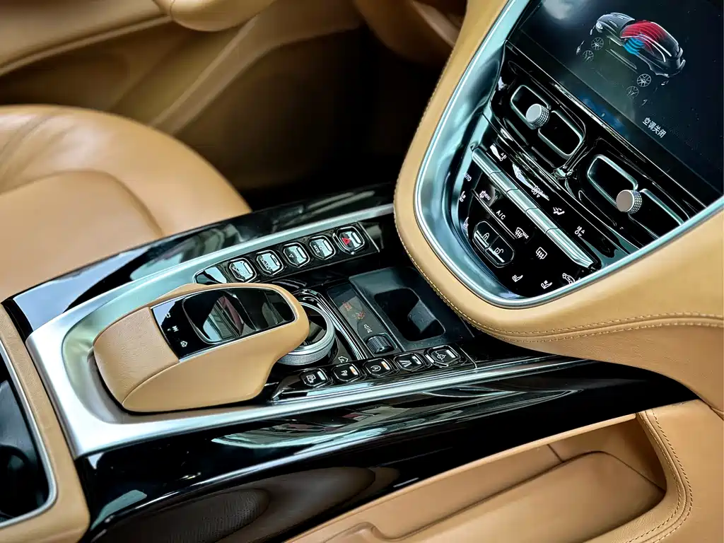 Aston Martin DBX 2020 4.0T V8 купить на сайте DeffCars