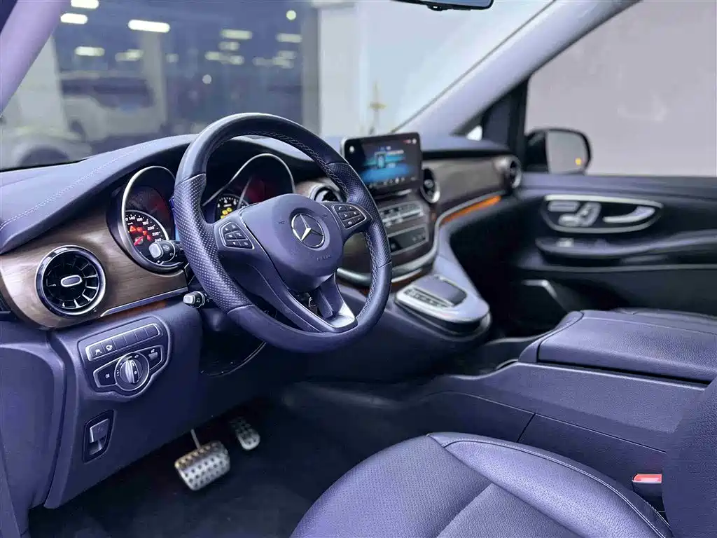 Mercedes-Benz V-Class 2021 V 260 L Long Wheelbase Luxury Edition купить на сайте DeffCars