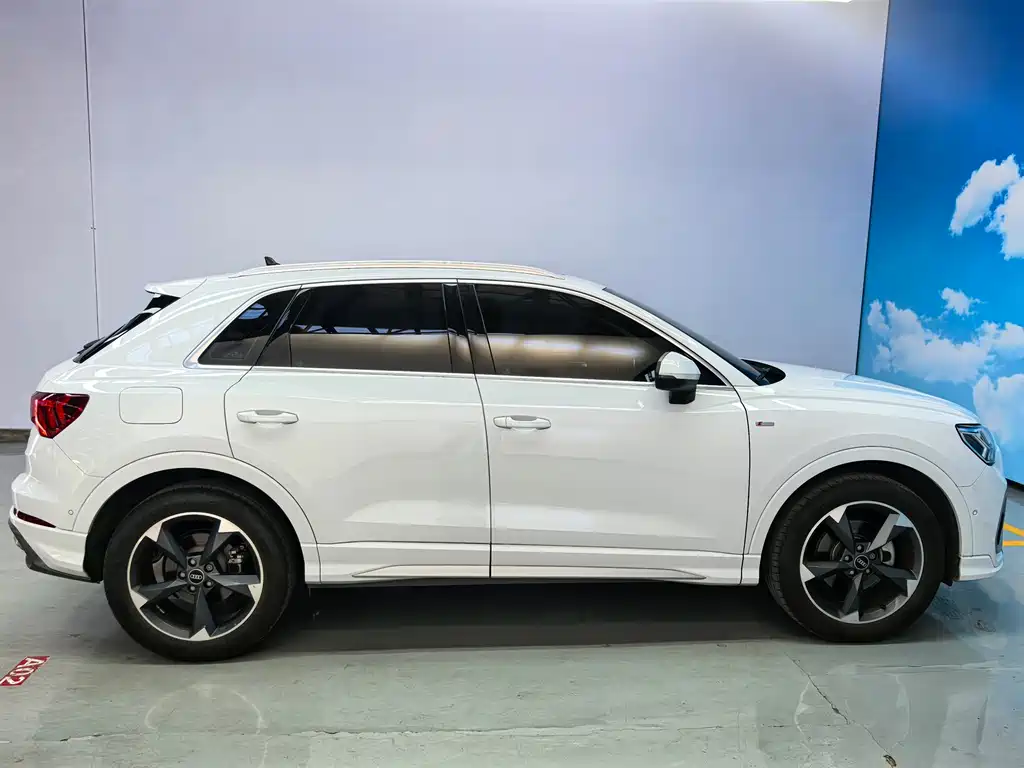 Audi Q3 2022 35 TFSI Fashionable and Dynamic купить на сайте DeffCars