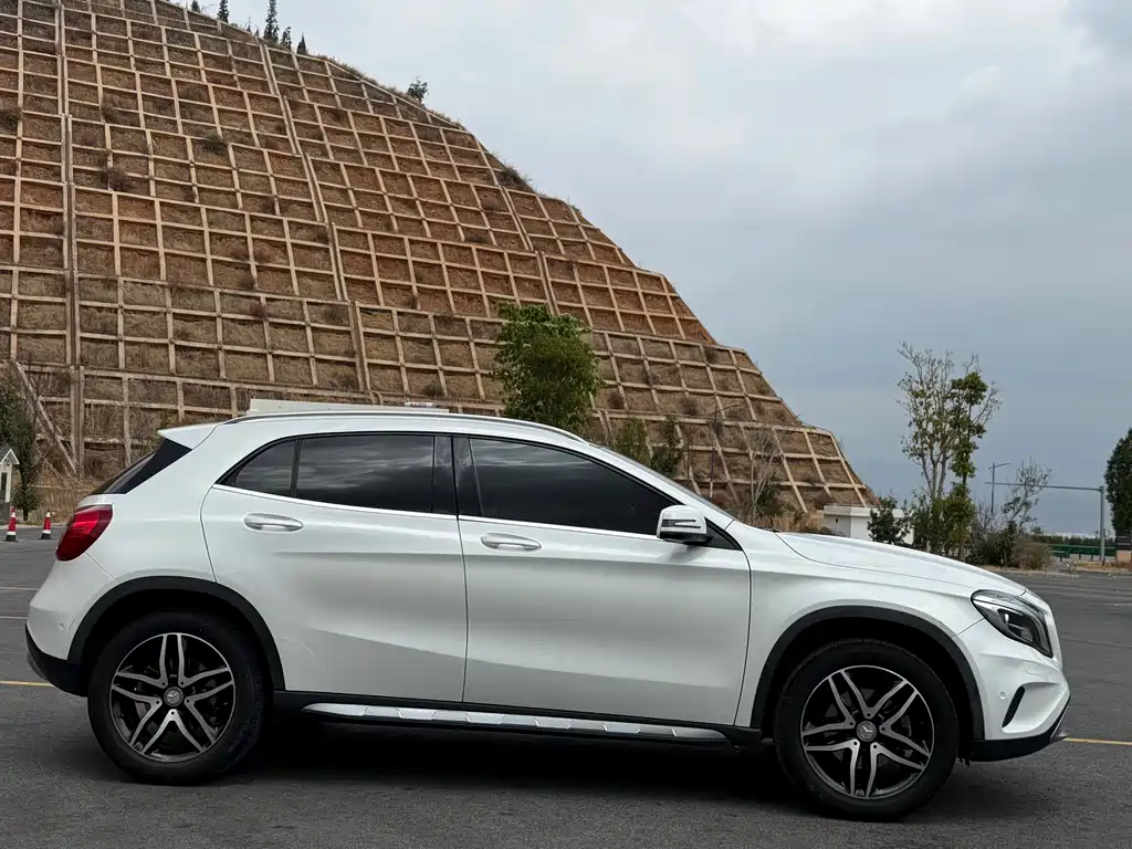 Mercedes-Benz GLA 2016 GLA 200 Fashion Model купить на сайте DeffCars