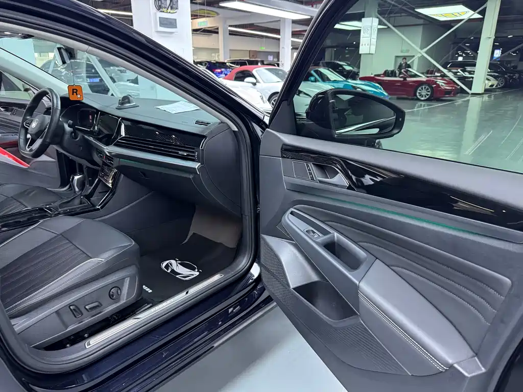 Passat 2023 380TSI Deluxe Edition купить на сайте DeffCars