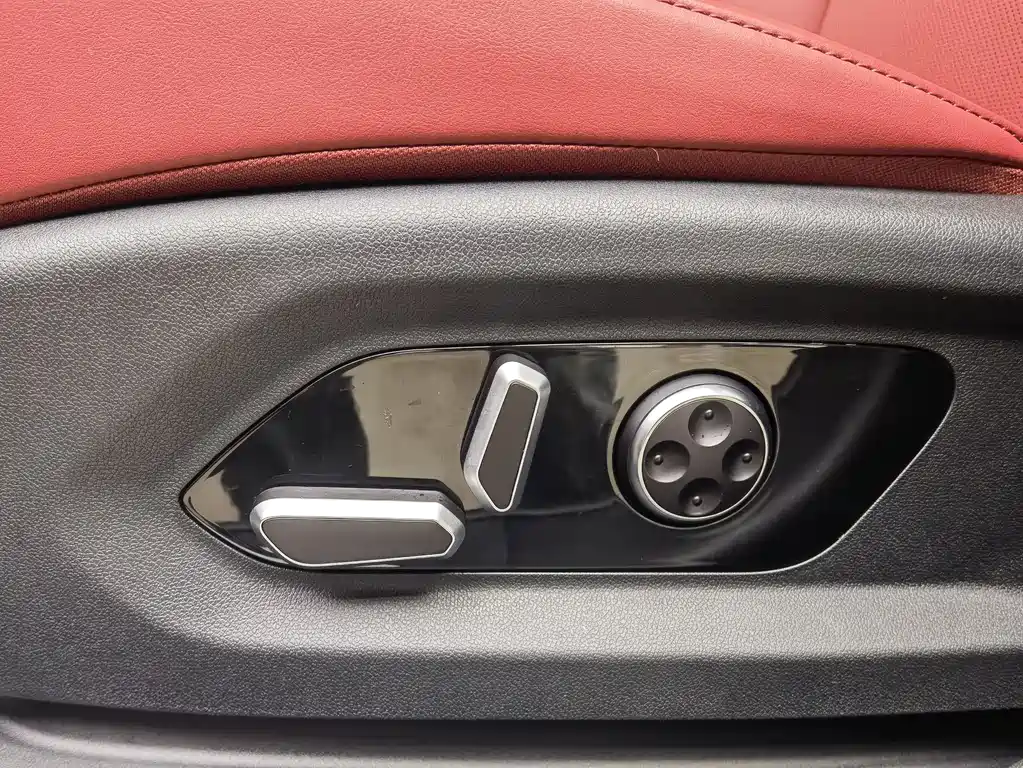 Wenjie M5 2025 extended range Ultra rear-wheel drive version купить на сайте DeffCars