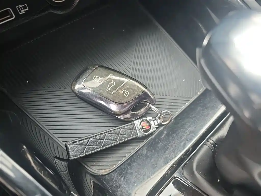 Roewe i5 2021 1.5L CVT Platinum Edition купить на сайте DeffCars
