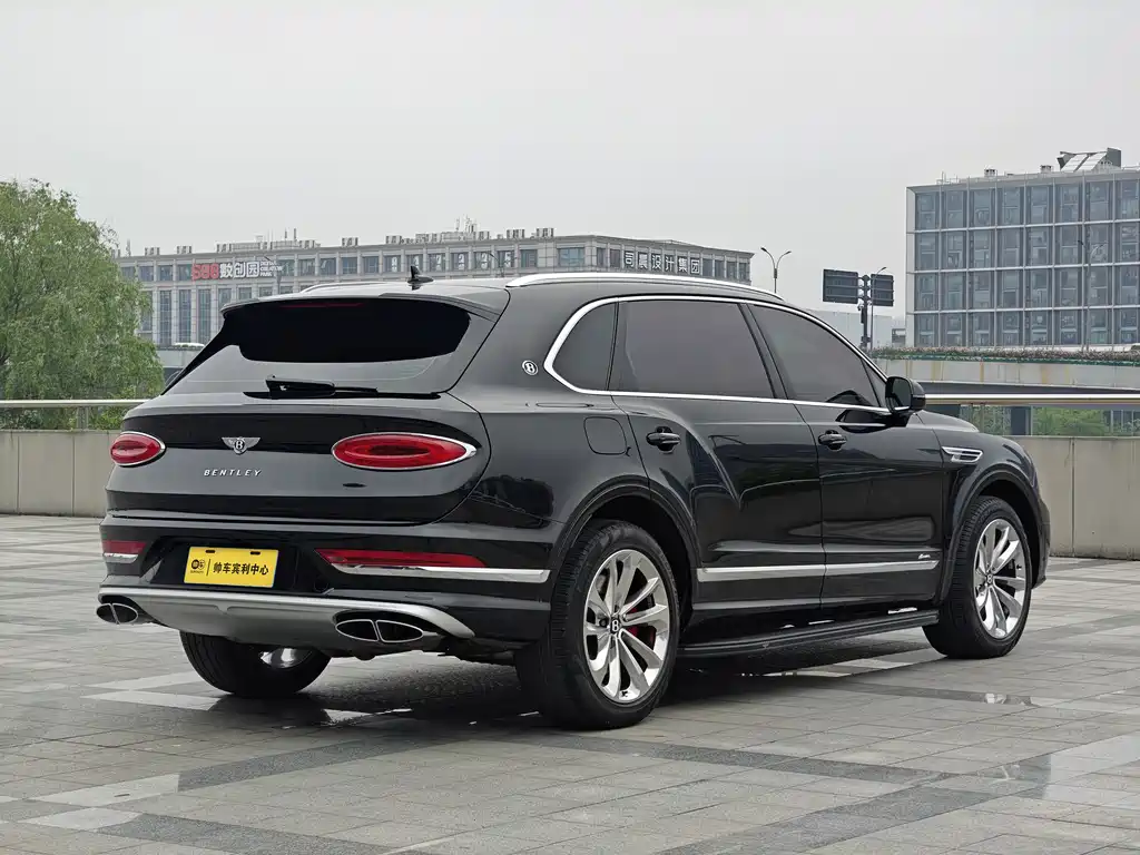 Bentayga 2023 4.0T V8 long wheelbase version купить на сайте DeffCars