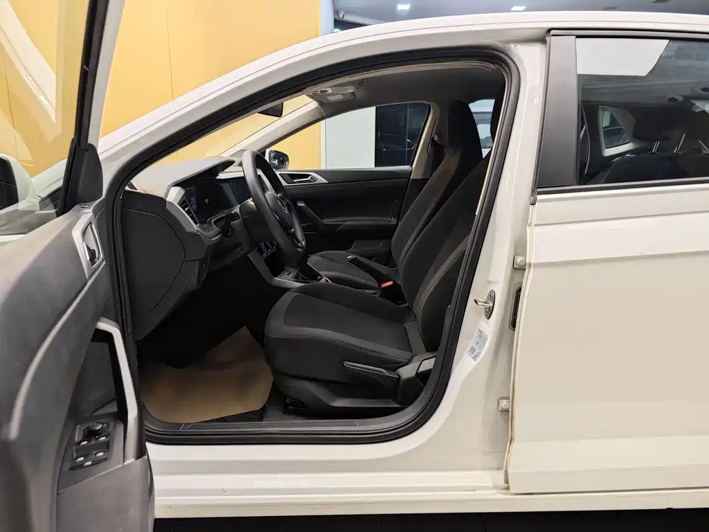 Polo 2023 facelift Plus 1.5L automatic indulgence version купить на сайте DeffCars