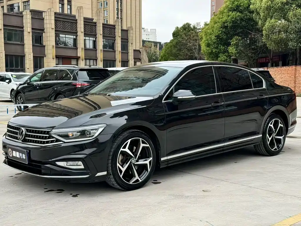 Magotan 2023 2 million commemorative edition 330TSI DSG luxury model купить на сайте DeffCars