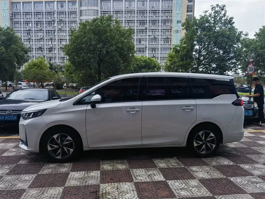 Trumpchi M6 2023 PRO 270T DCT Deluxe Edition купить на сайте DeffCars