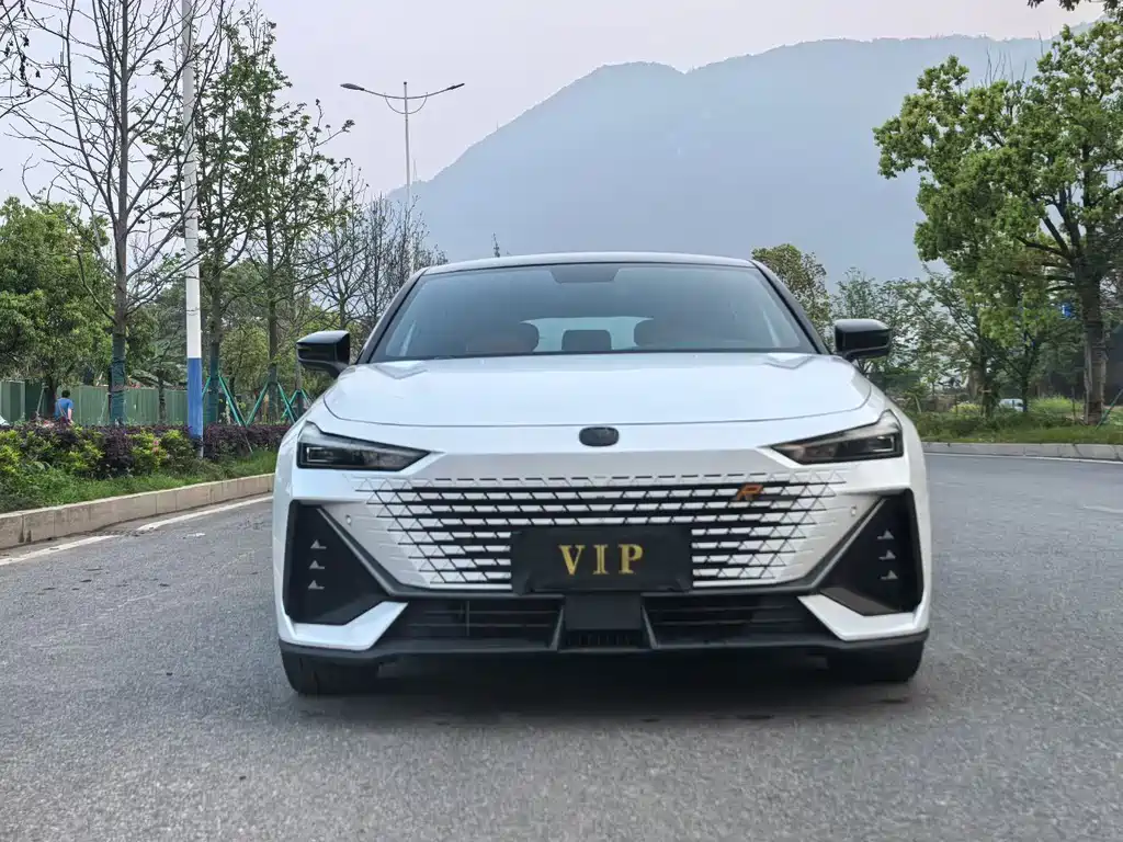 Changan UNI-V 2023 1.5T exclusive model купить на сайте DeffCars
