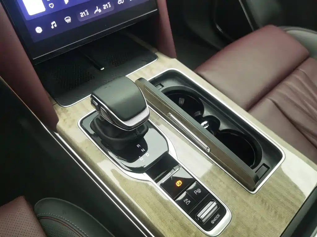 Hongqi HS7 2023 2.0T automatic four-wheel drive flag collar version, six seats купить на сайте DeffCars