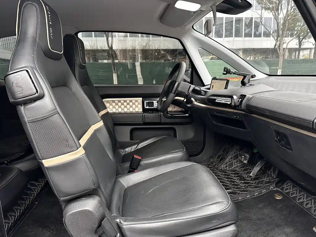 Baojun KiWi EV 2022 Artist’s Light Edition Lithium Iron Phosphate купить на сайте DeffCars