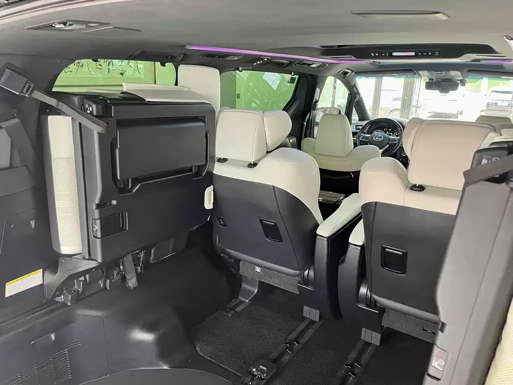Lexus LM 2020 300h seven-seater elegant version купить на сайте DeffCars