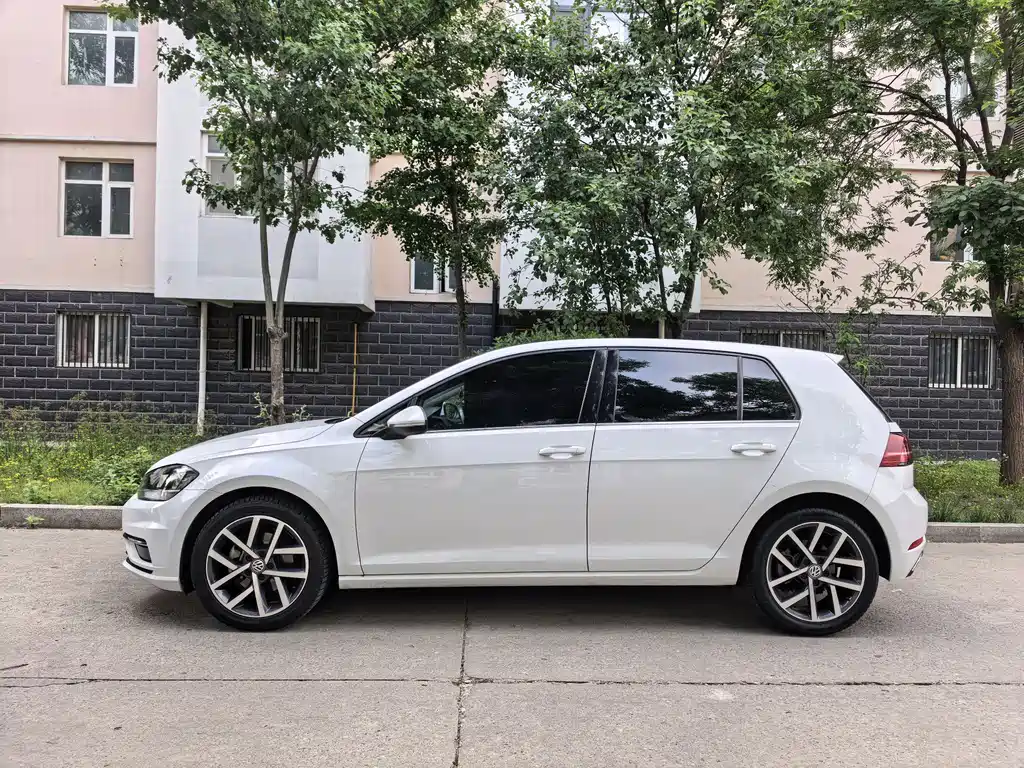 Golf 2020 Beloved Edition 280TSI DSG Deluxe купить на сайте DeffCars