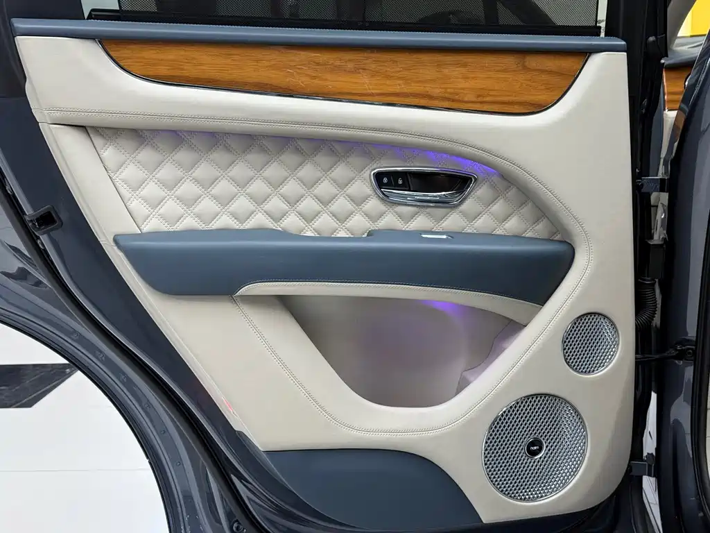 Bentayga 2021 4.0T V8 купить на сайте DeffCars