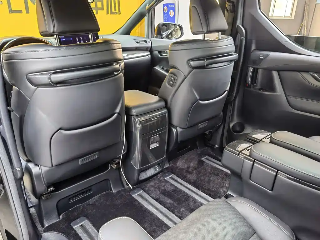 Lexus LM 2020 300h seven-seater elegant version купить на сайте DeffCars