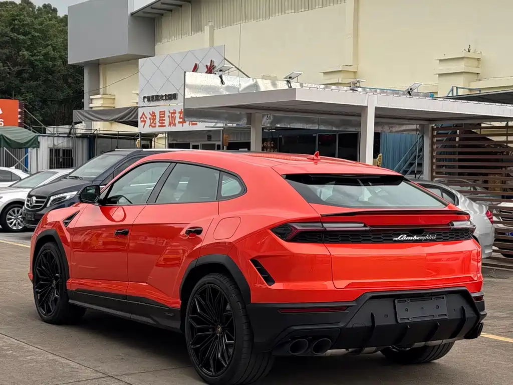 Urus SE 2025 4.0T Standard Edition купить на сайте DeffCars