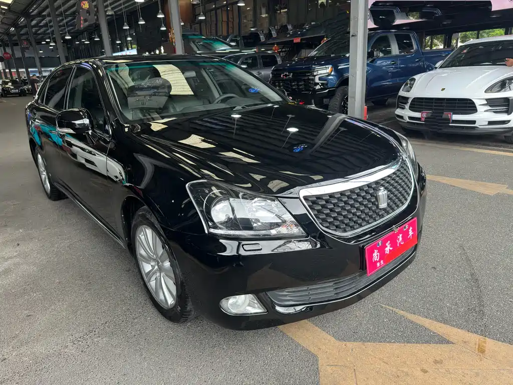 Crown 2011 2.5L Royal leather sunroof special edition купить на сайте DeffCars