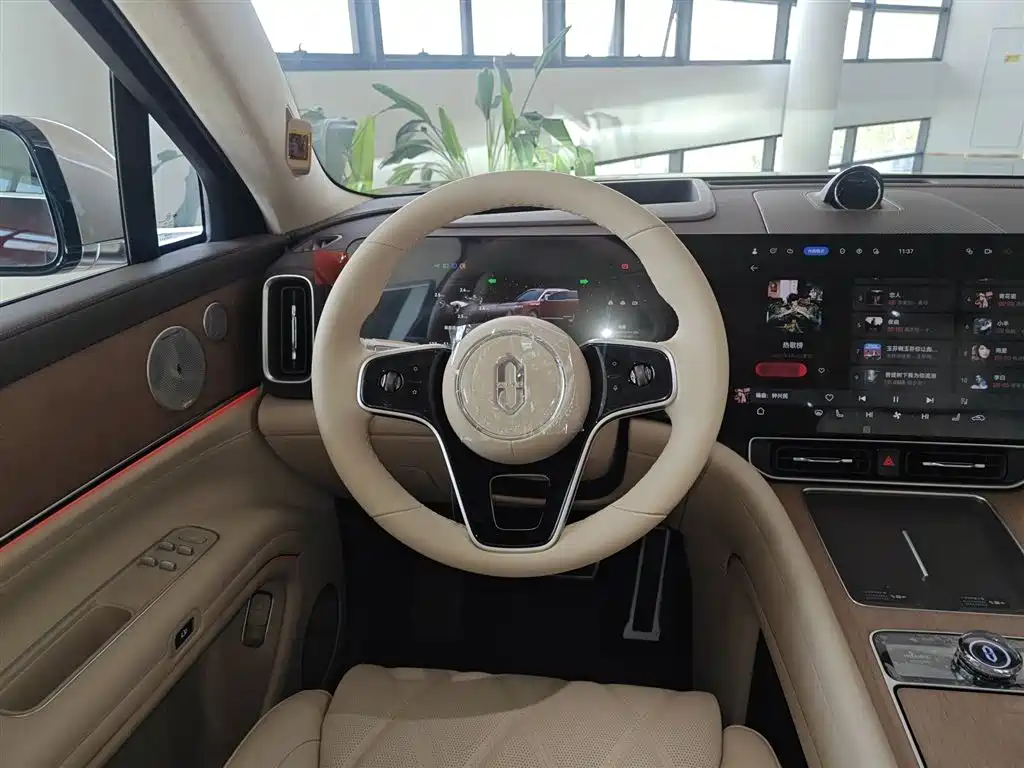 Wenjie M9 2025 extended range Ultra version 52kWh 6-seater version 192-line lidar) купить на сайте DeffCars